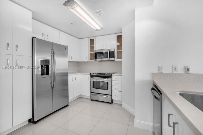 Foto del edificio - 7900 Harbor Island Dr