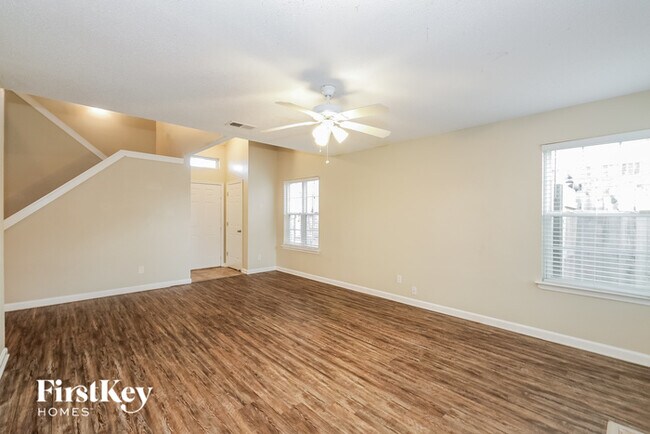Foto del edificio - 7810 Windy Willow Rd