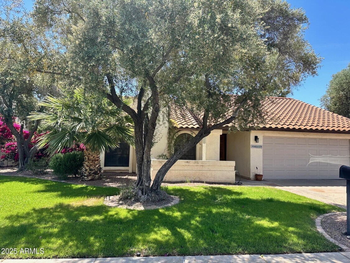 Foto principal - 435 E Larkspur Ln