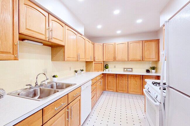 Foto del edificio - 2112 Acacia Park Dr