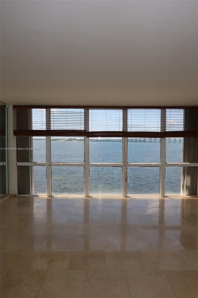 Foto del edificio - 1440 Brickell Bay Dr