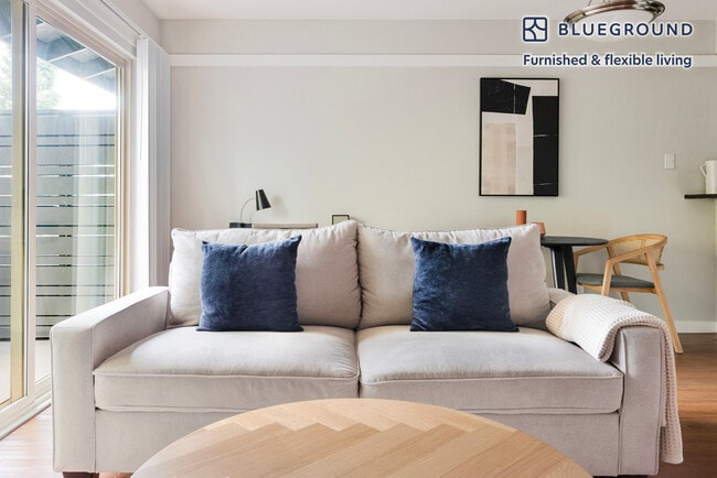 Foto del edificio - 111 N Rengstorff Ave