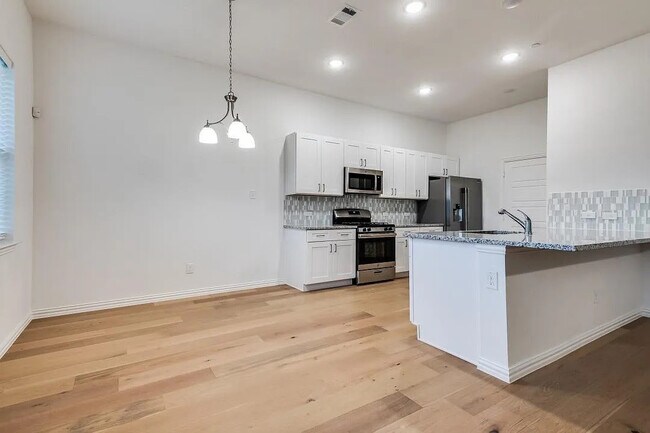 Foto del edificio - Room in Townhome on Bethlehem St