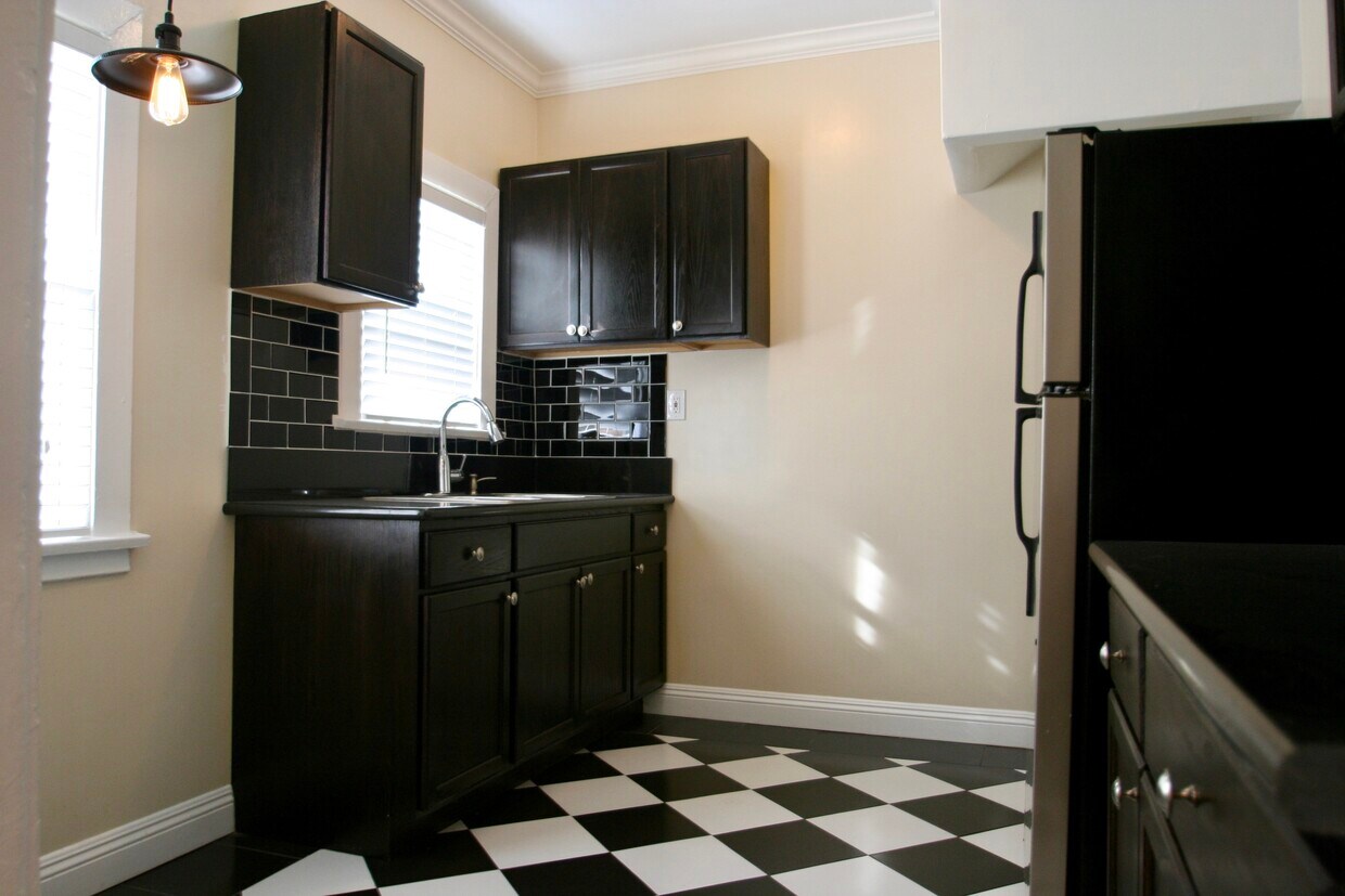 Foto principal - 535 N Alexandria Ave