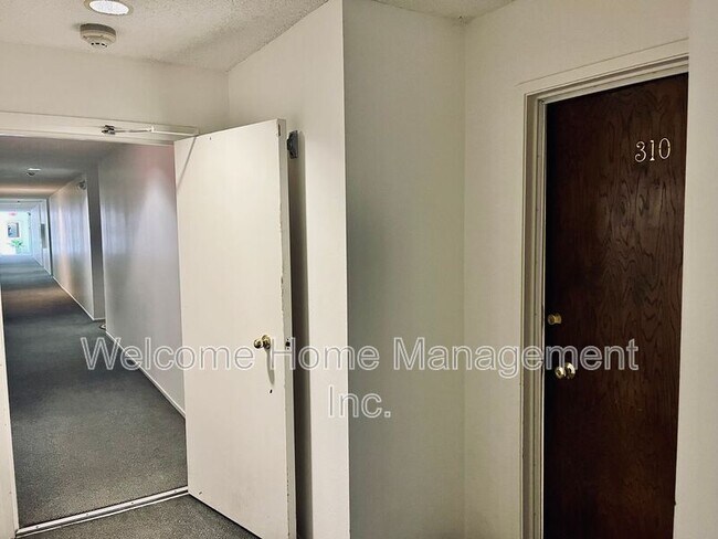 Foto del edificio - 1305 Boulevard Way