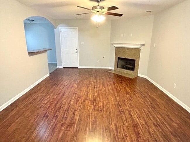 Foto del edificio - Affordable renovated 4BR home near Hacks Cross & 385