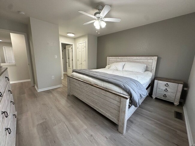 Building Photo - Beautiful Town Home + Deck & Patio + Easy ...