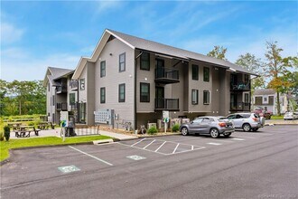 Building Photo - 969 Hopmeadow St