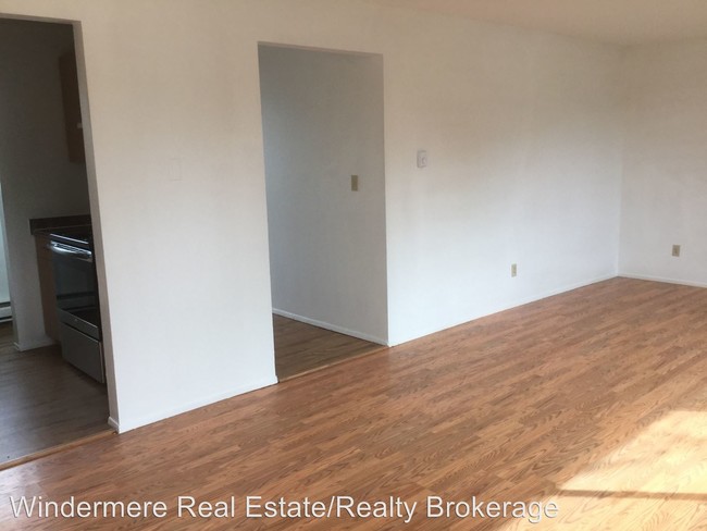 Foto del edificio - 3 br, 1.5 bath House - 6110 Pebble Pl. #B