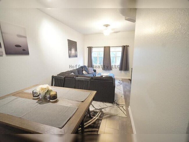 Foto del edificio - Experience the SoHo Lifestyle in the Heart...