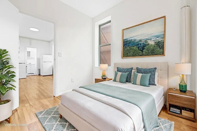 Foto del edificio - 235 W 63rd St