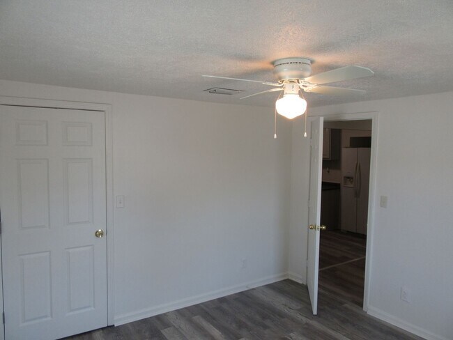 Building Photo - 237 Helen Ave