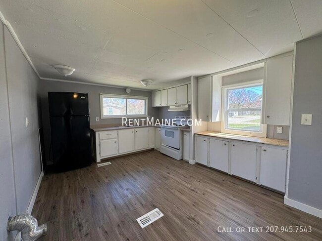 Building Photo - 24 Park Dr