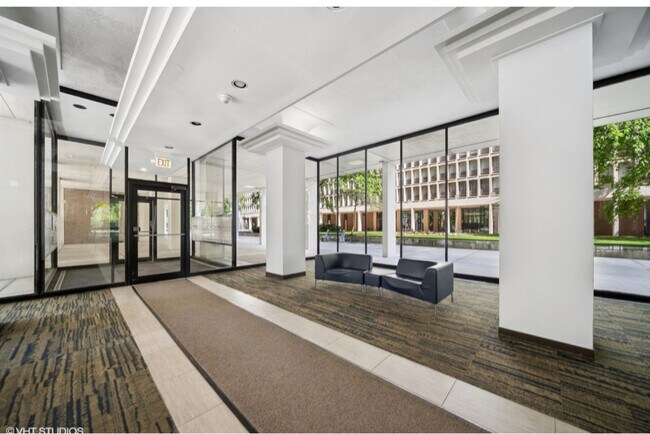 Foto del edificio - 1400 E 55th Pl