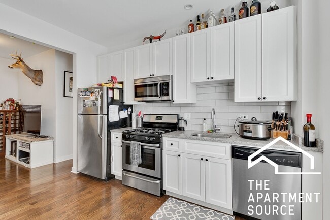 Photo - 1608 W Belle Plaine Ave Apartment