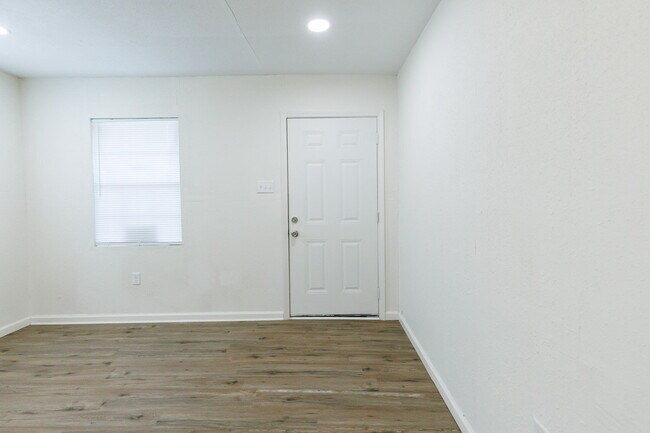 Foto del edificio - Newly Remodeled Duplex with Modern Touches...