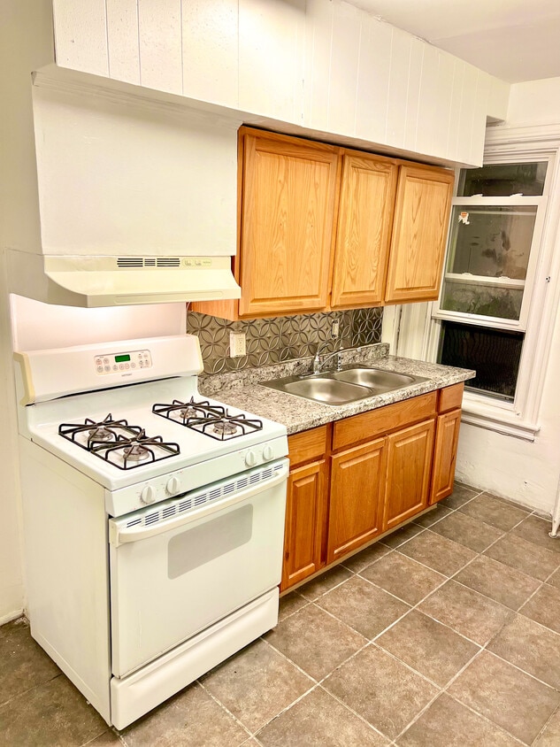 Primary Photo - 116 S 12th St