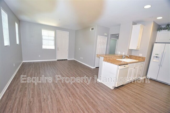 Building Photo - 290 Riverdale Ct