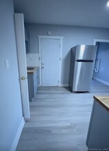 Building Photo - 748 Maple St