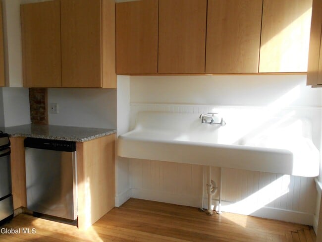 Foto del edificio - 8 5th Ave