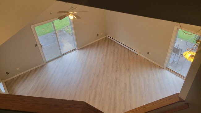 Building Photo - 615 Hilltop Terrace