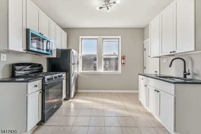 Building Photo - 1501 S Wood Ave