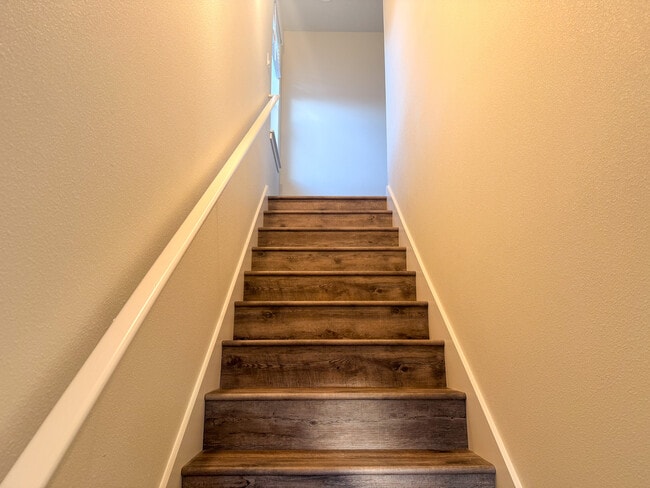 Building Photo - 505 NW Hillcrest Dr