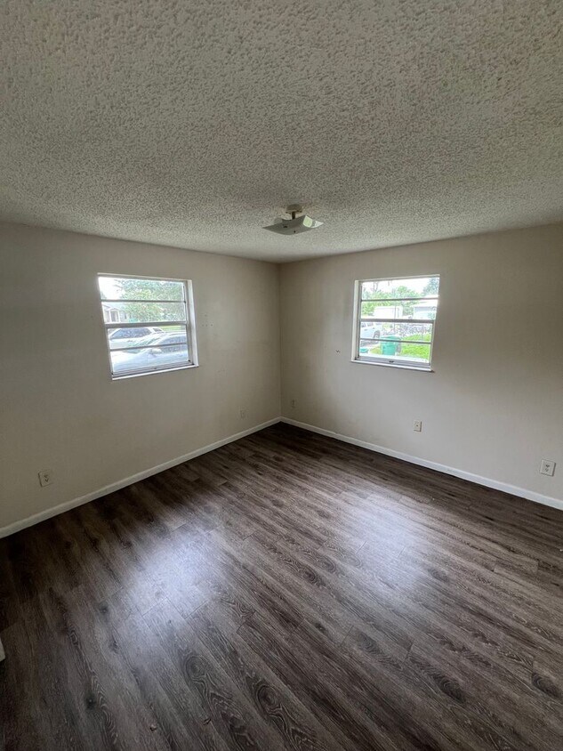 Building Photo - GORGEOUS 1BR/1BA Zephyrhills Apartments! C...