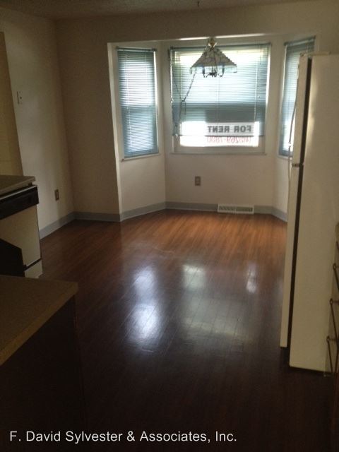 Building Photo - 1162 Queens Dr