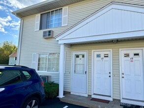 Building Photo - 22 Lisa Ct Building Photo - 22 Lisa Ct