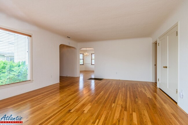 Building Photo - 1385 47th Ave