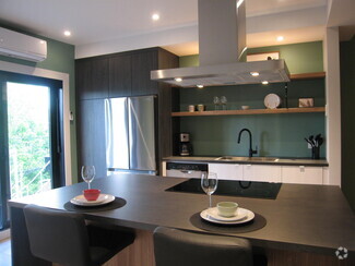 Building Photo - 5717 Rue Saint-Hubert