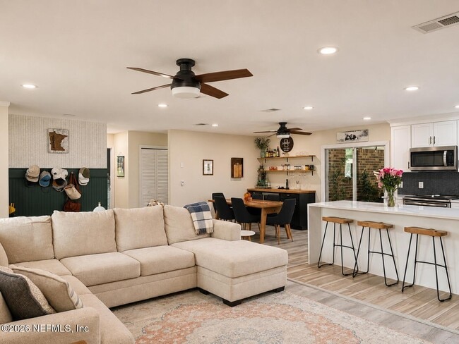 Building Photo - 8970 Chiswick Ct