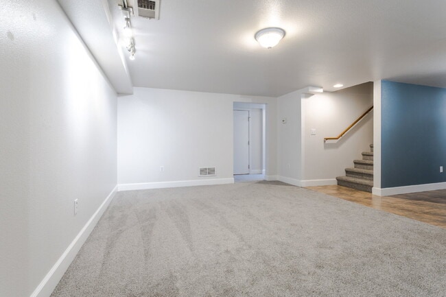 Building Photo - Updated Lower-Level Apartment Steps From Downtown Littleton!