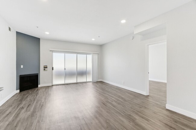 Interior Photo - 7057 Lanewood Ave