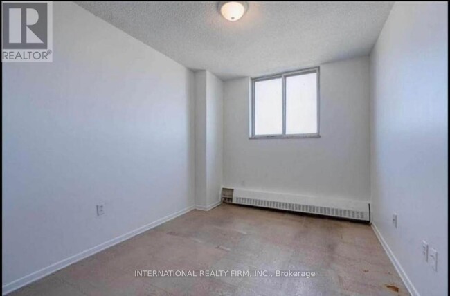 Building Photo - 940-940 Caledonia Rd