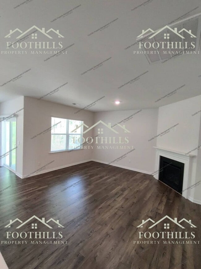 Building Photo - 102 Fancy Trl