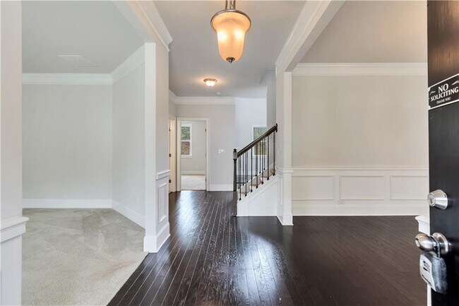 Building Photo - 5210 Mirror Lake Dr