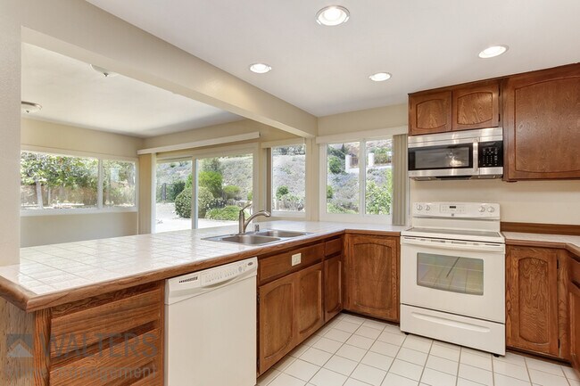 Building Photo - 12386 Fernando Dr