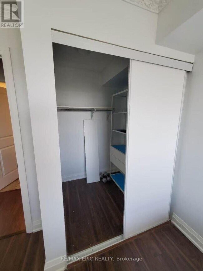 Photo du bâtiment - 1070 Sheppard Ave W