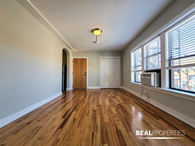 Building Photo - 550 W Arlington Pl