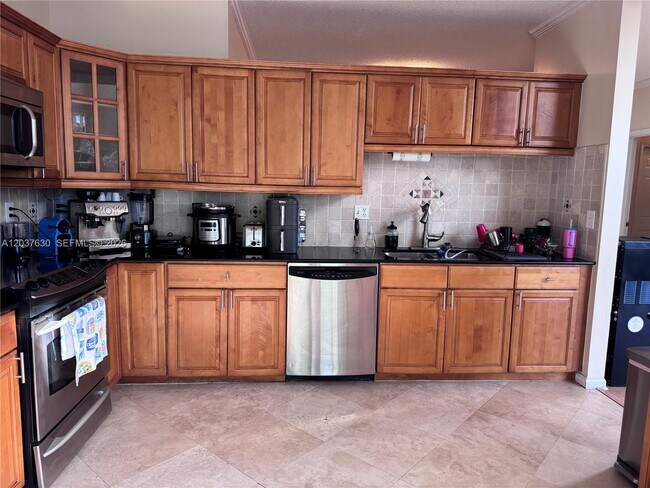 Building Photo - 4924 SW 151st Ave