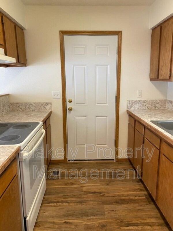 Primary Photo - 2711 S Indiana Ave