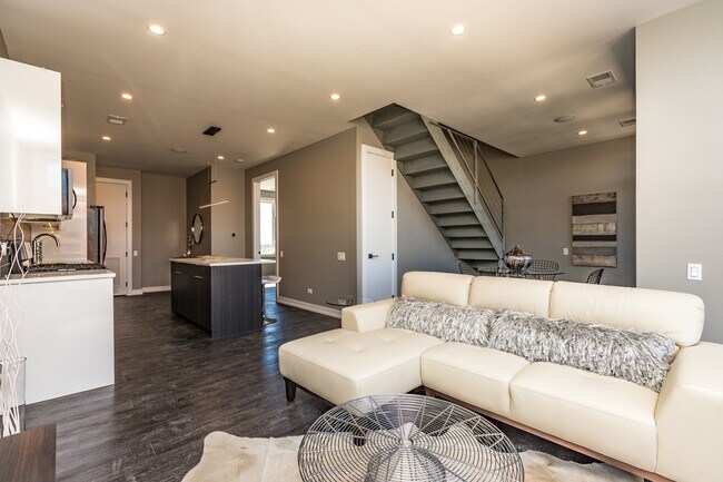 Building Photo - 3226 N Clark St