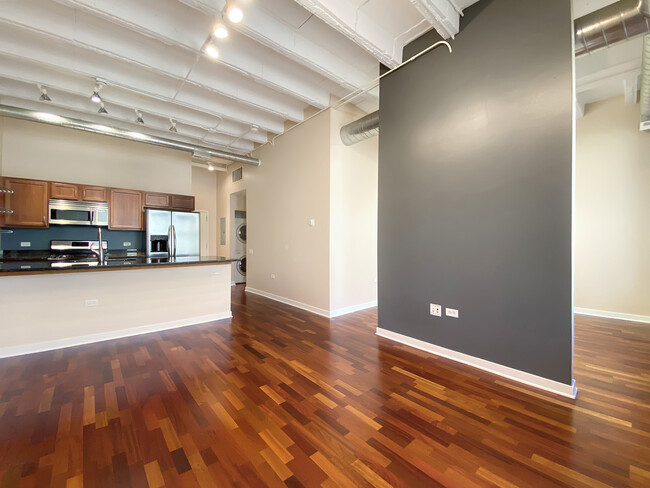 Building Photo - 4015 N Milwaukee Ave
