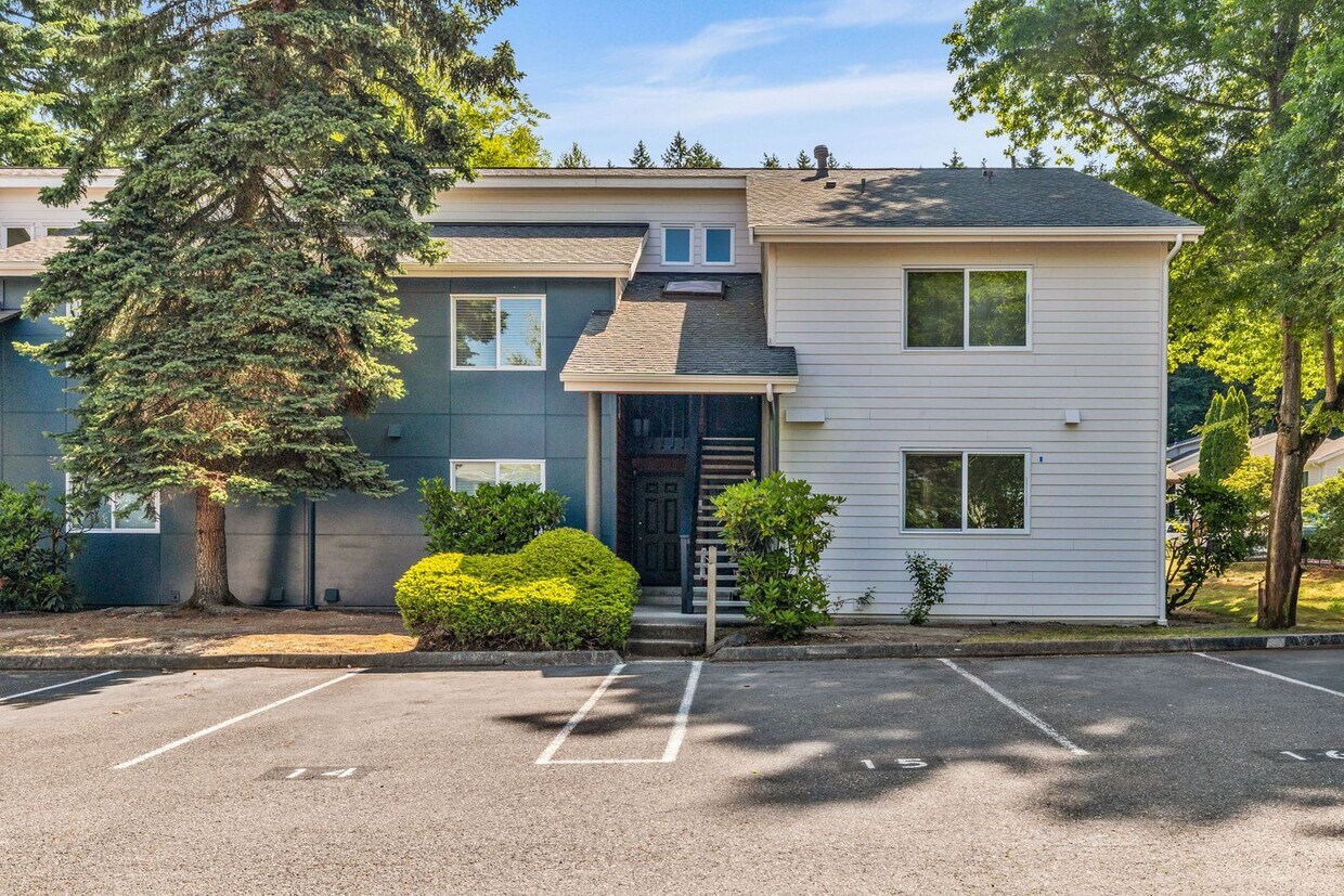 Foto principal - Large Remodeled 2bd, 1ba Condo Available i...
