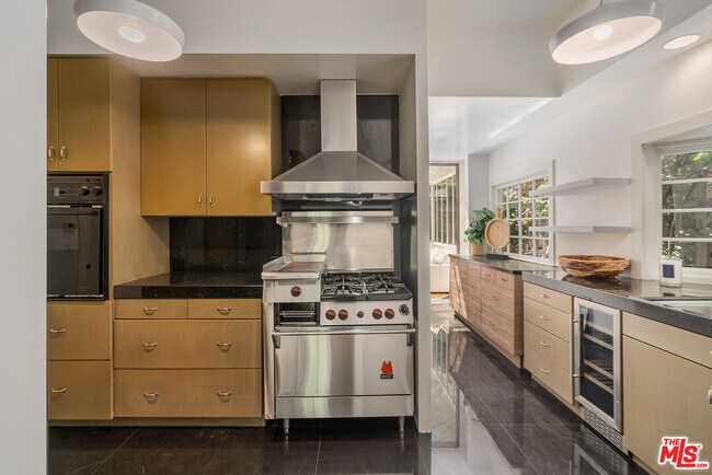 Foto del edificio - 1401 N Beverly Dr