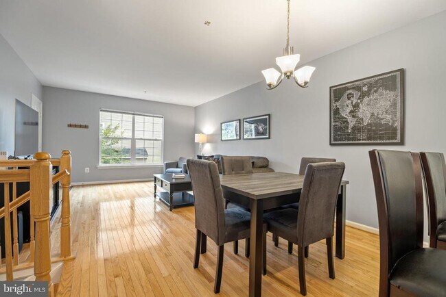 Foto del edificio - 11349 King George Dr