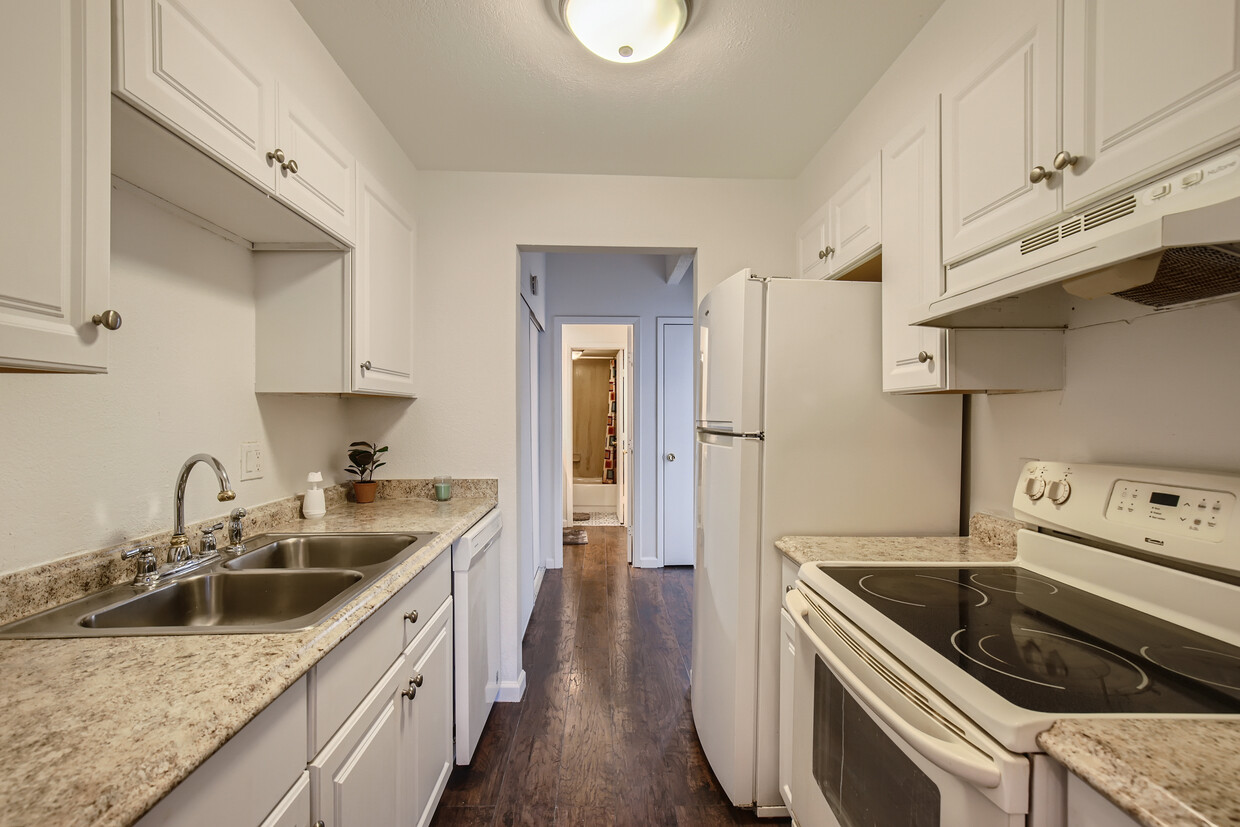 Foto principal - 364 S Ironton St