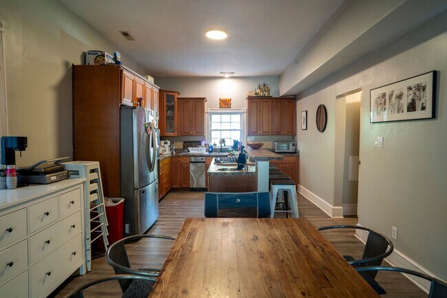 Foto del edificio - 1904 W Main St